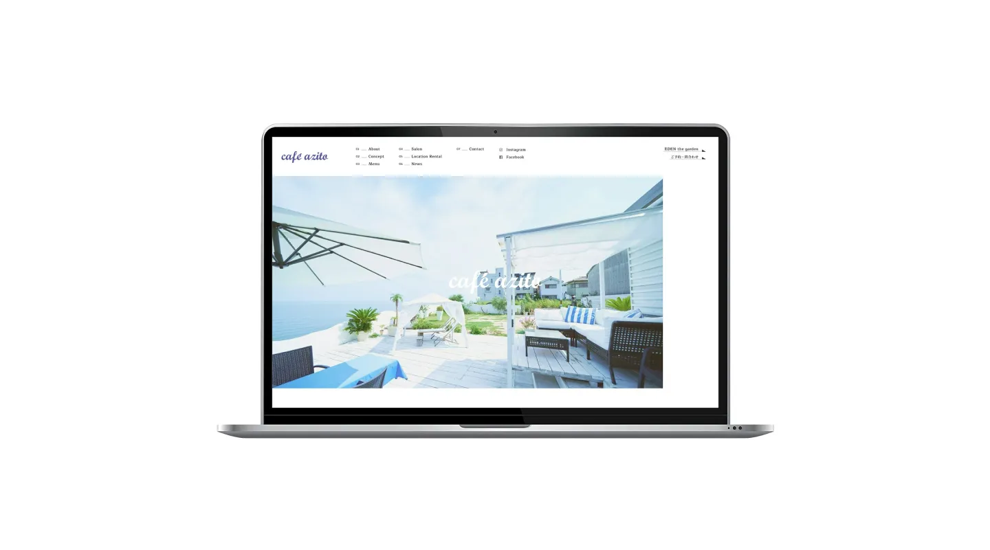 PCに映されたcafe azitoトップページ